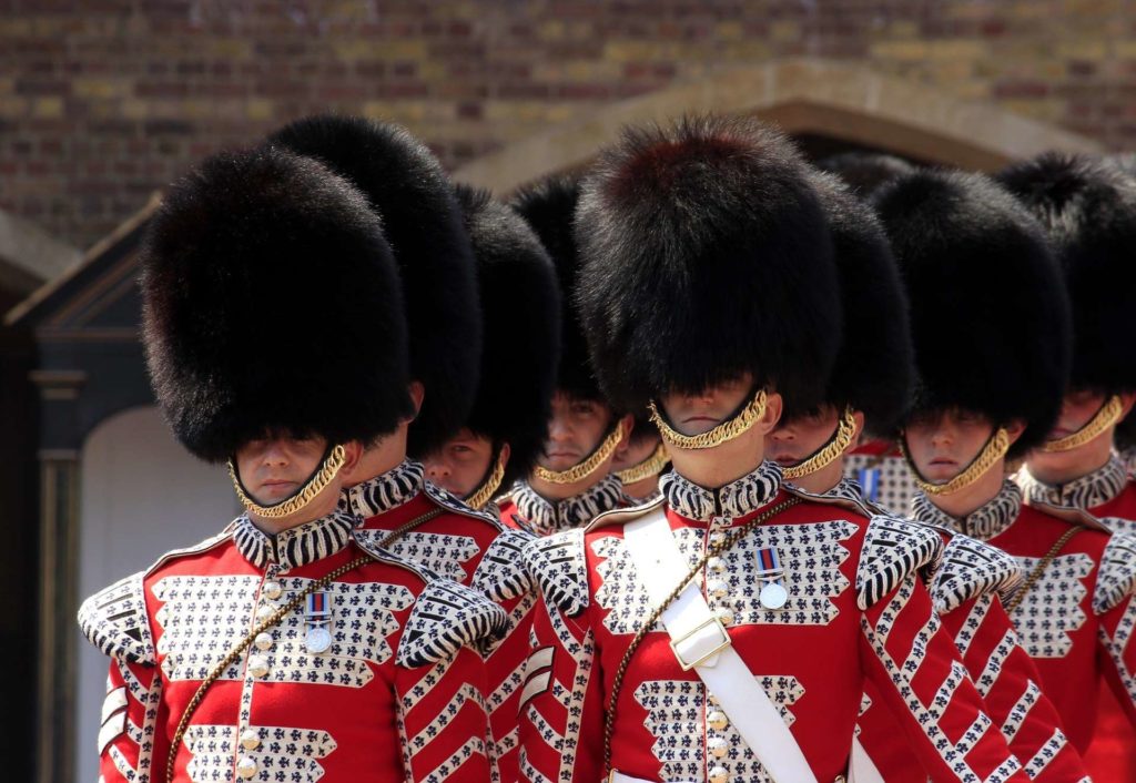 picture of Buckingham Palace guards