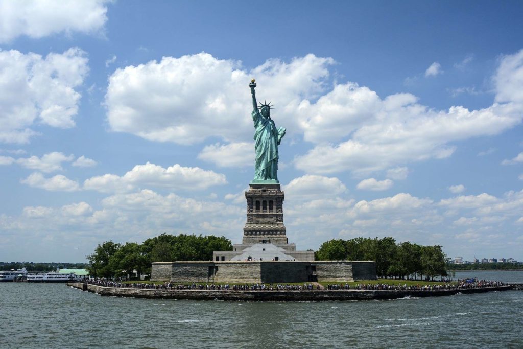 picture of the statue of liberty