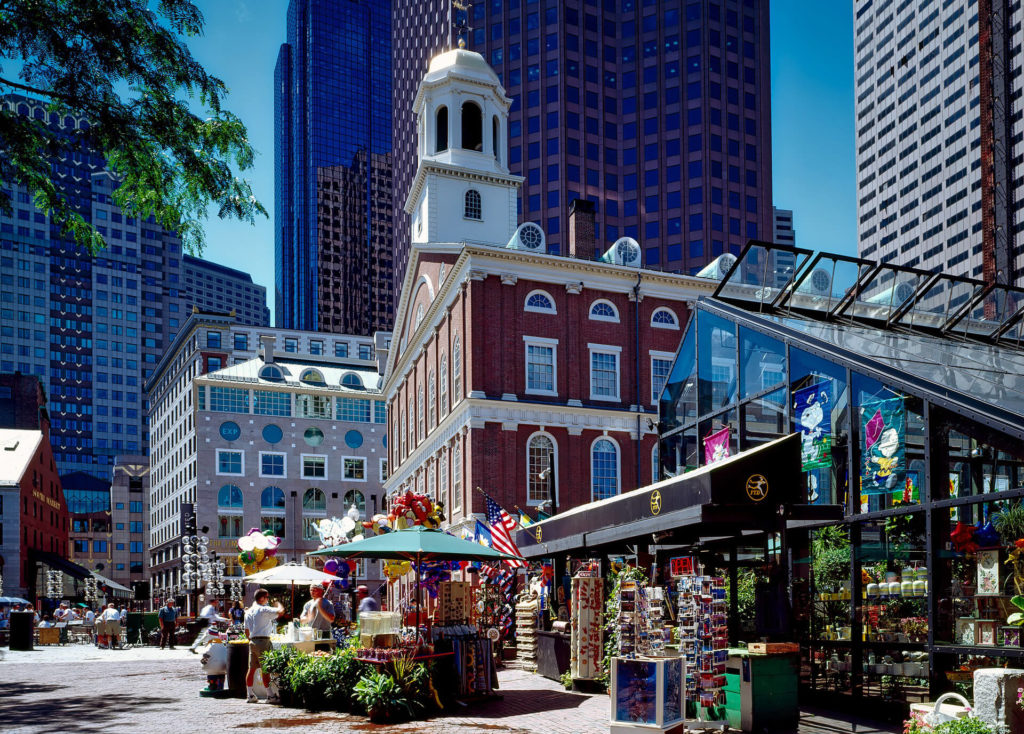 Picture taken in a sunny day showing the building of Faneuil Hall