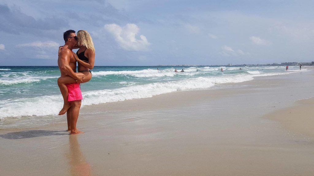 beach couple kissing on the beach romance