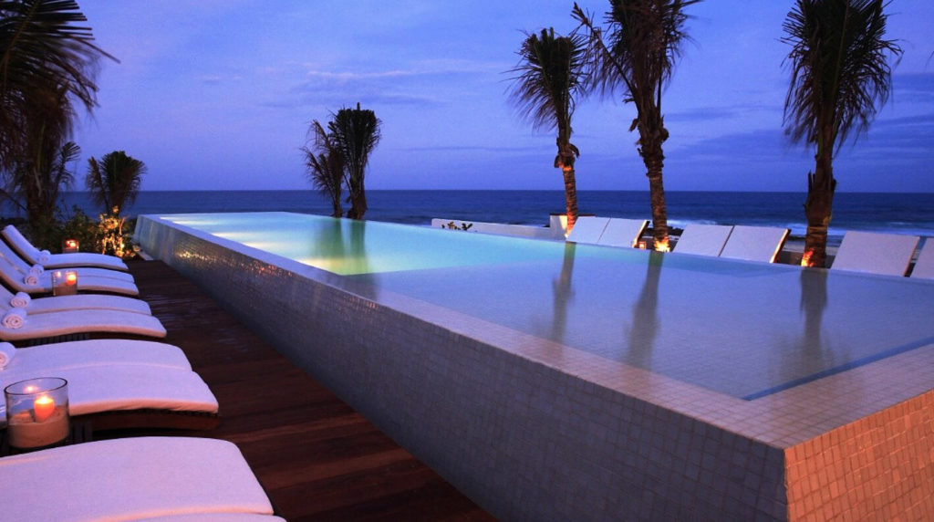 hotel secreto infinity pool view